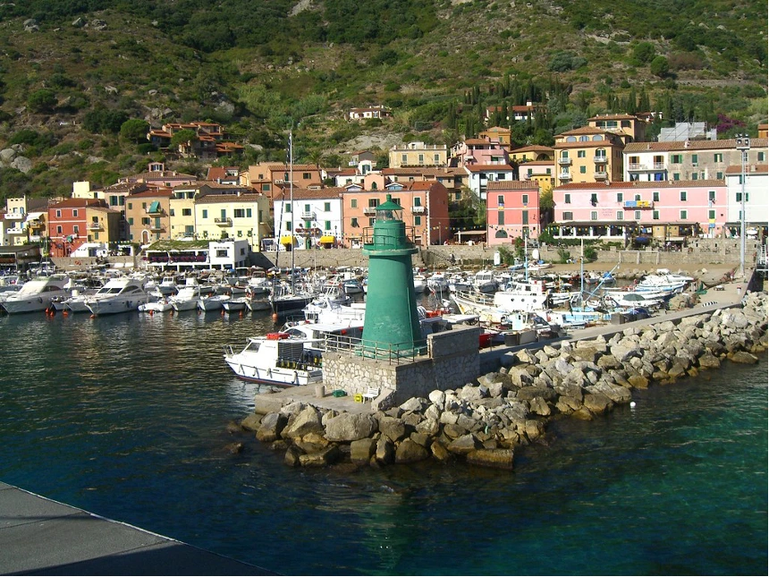 Guida a Giglio Porto: cosa vedere, fare e mangiare nel borgo più importante dell'Isola del Giglio