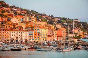 Prenota un traghetto per Porto di Porto Santo Stefano